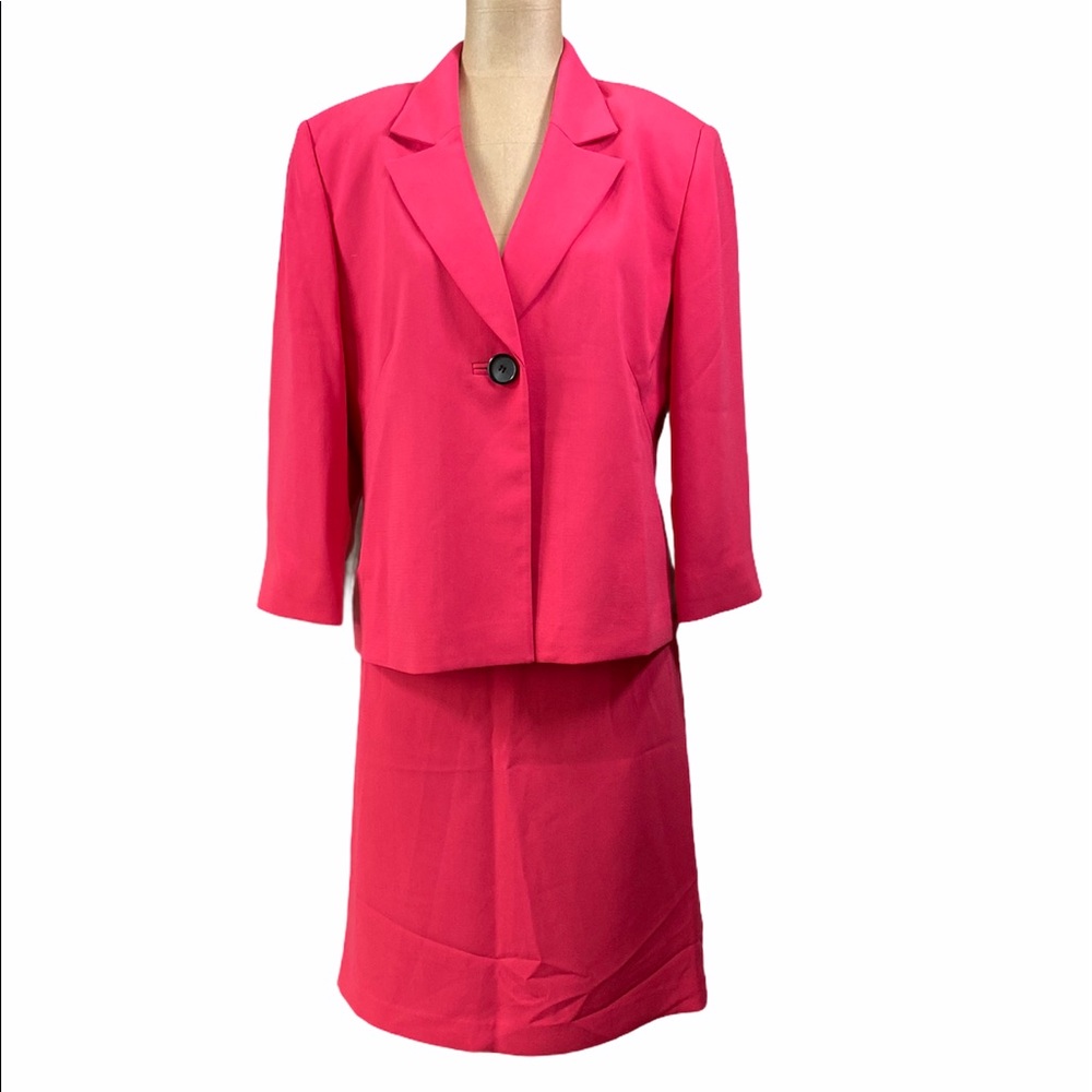 **TAKING BEST OFFER** SAG HARBOR Bright Pink 2-Piece Suit NWT